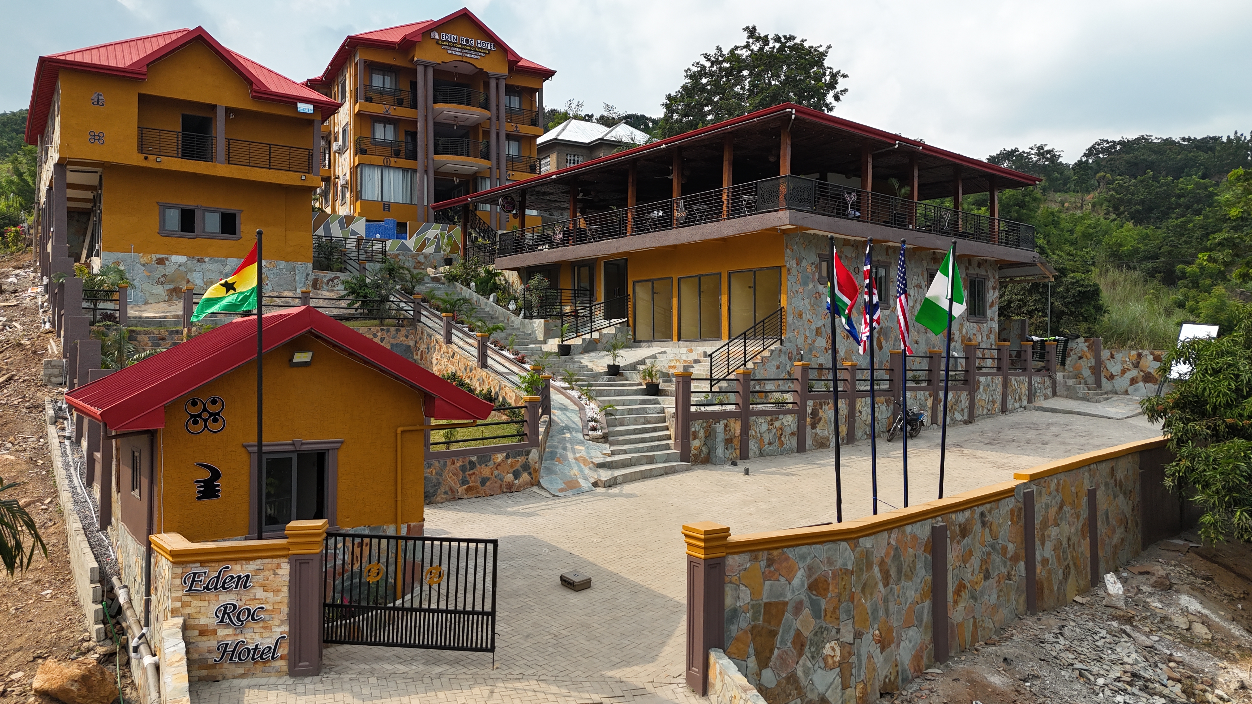 Eden Roc Hotel — day view