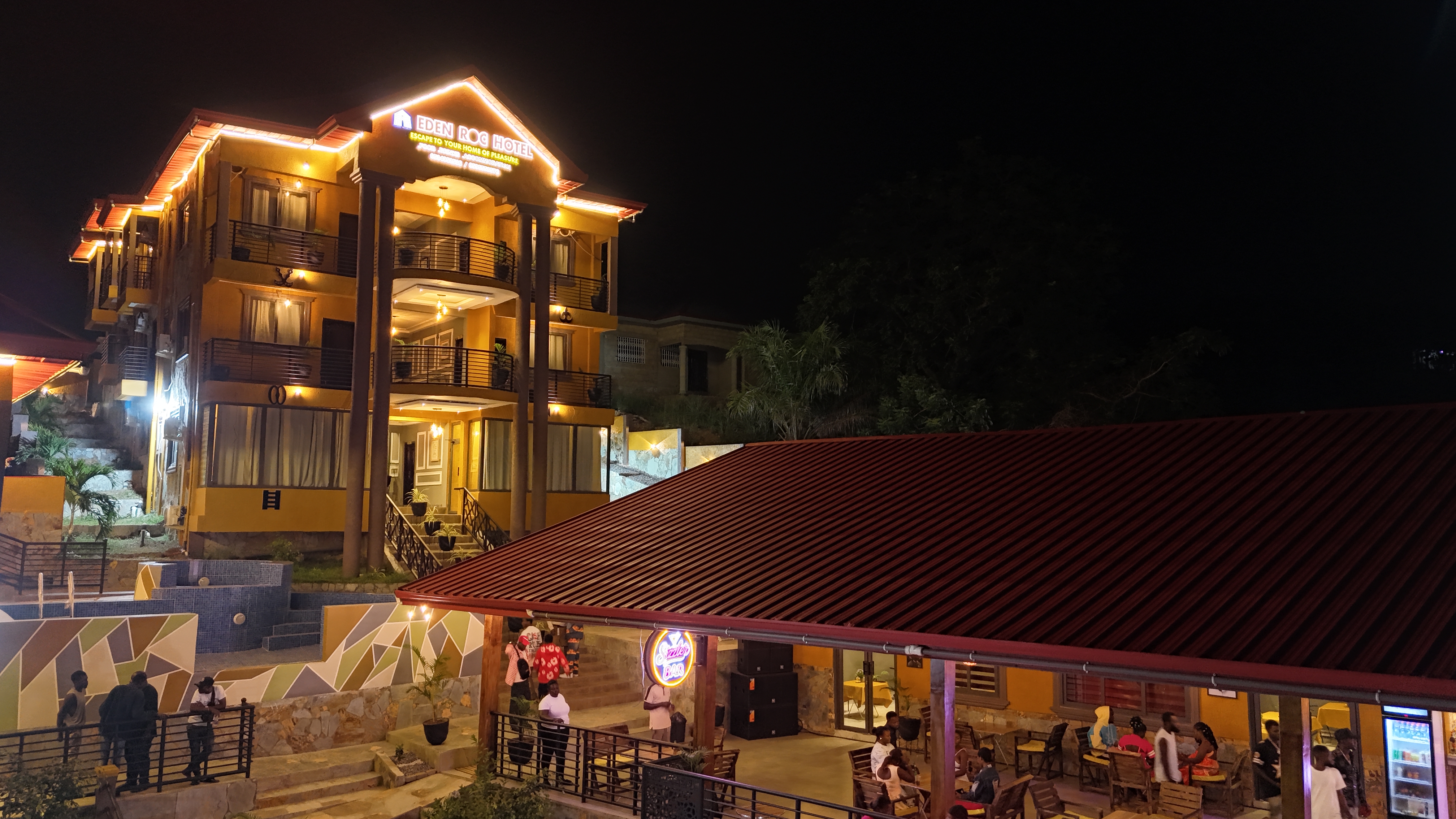 Eden Roc Hotel — sizzler bar