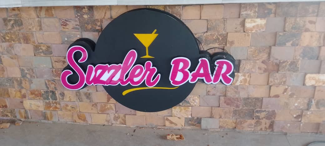Eden Roc Hotel — sizzler bar